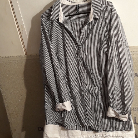 Clothes - Picture 1 of 1